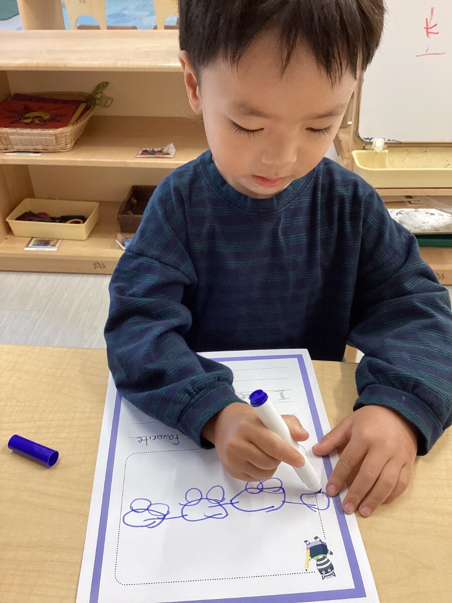 Jichang drawing a picture about his favorite thing in TK