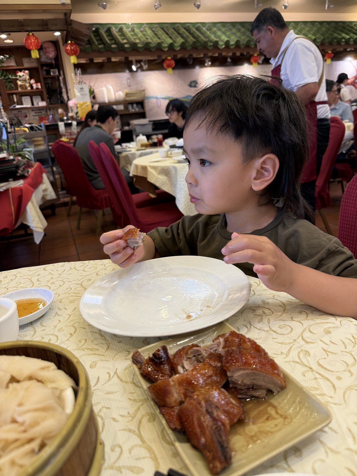 Jichang eating roasted duck at Saigon Seafood Harbor Restaurant
