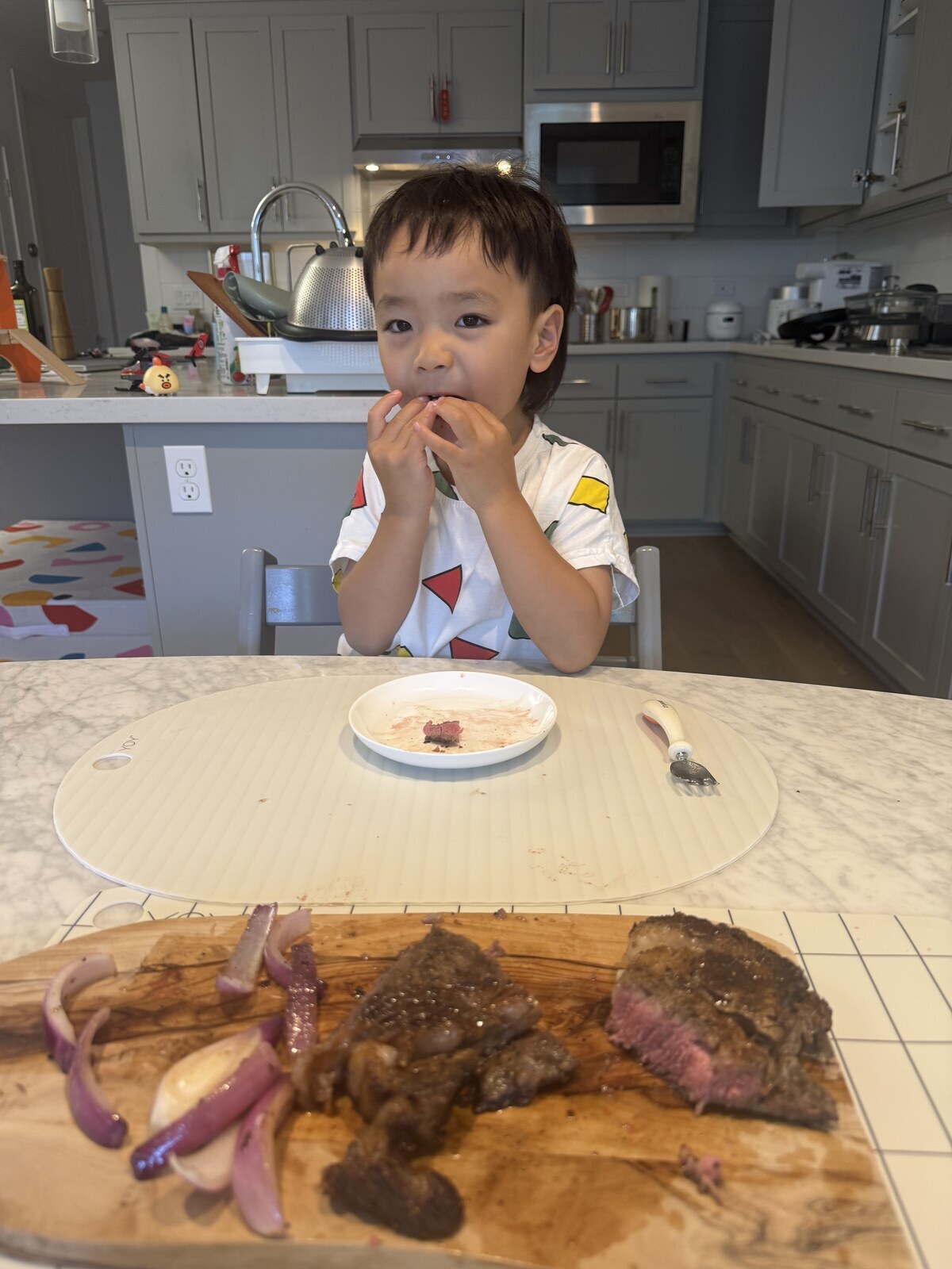 Jichang eating steak at the dinner table